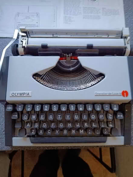 Photo of free Typewriter portable (Bilton CV22) #2