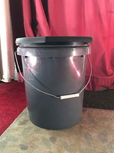 Photo of free bucket toilet (Woodley RG5) #2