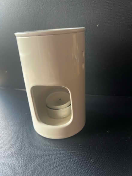 Photo of free White ceramic tea light oil burner (Twickenham TW2) #1