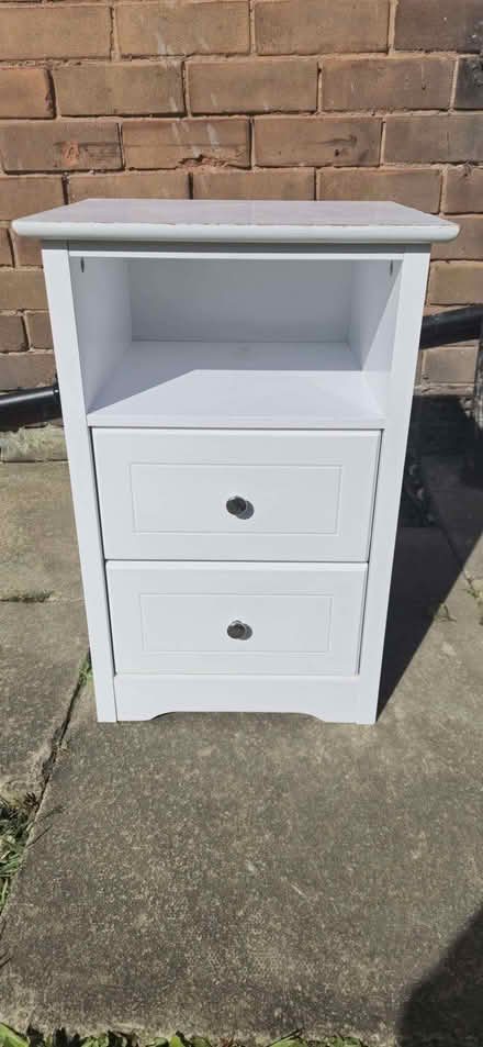Photo of free White Bedside Chest. (Garforth LS25) #1