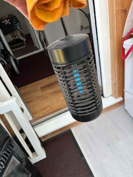 Photo of free fly zapper (Brierlow Bar SK17) #1