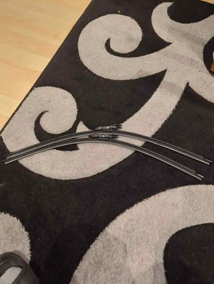 Photo of free BMW 5 series valeo wipers (Leyton E10) #1