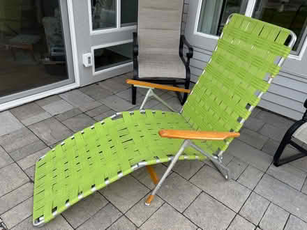 Photo of free Light and vintage lawn chair (Near Hobson/Woodridge Dr) #2