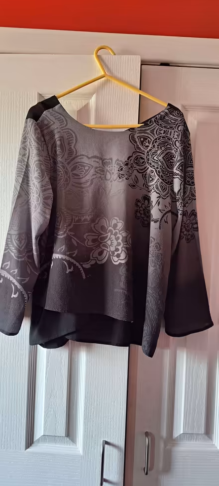 Photo of free Ladies top (AB16) #1