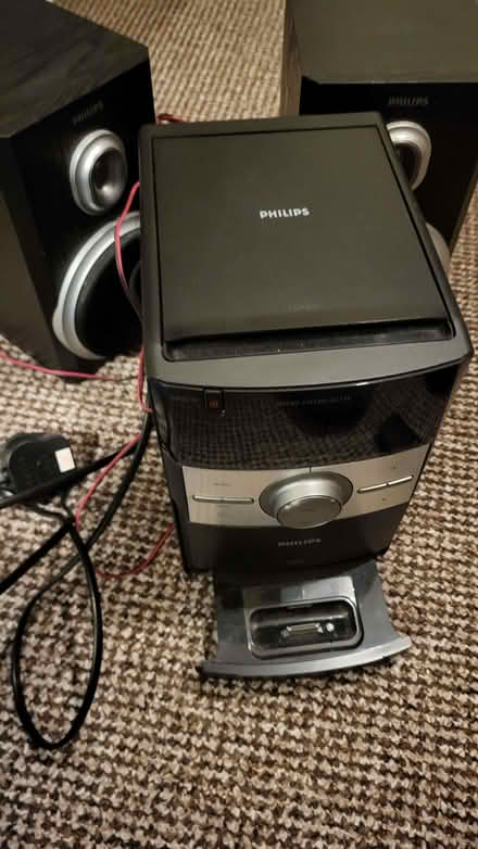 Photo of free Cd player and I pod docking station (Mereoak Park RG2) #1