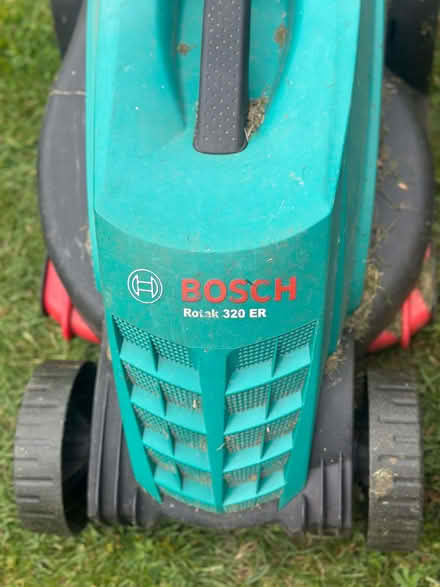 Photo of free Lawnmower, handle snapped but works fine (Collier Row RM1) #2