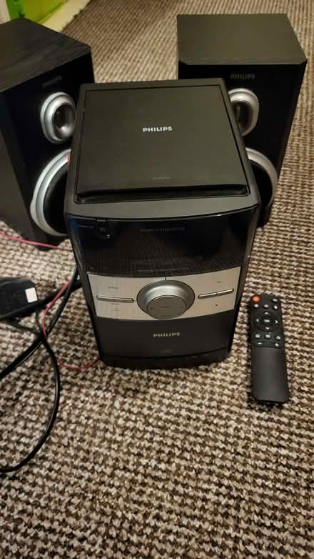 Photo of free Cd player and I pod docking station (Mereoak Park RG2) #2