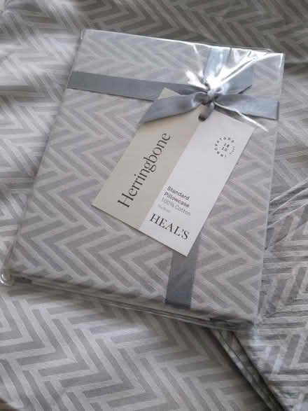 Photo of free Kingsize duvet cover + pillowcases (Twickenham) #1