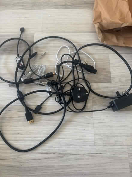 Photo of free cables (GL3) #1