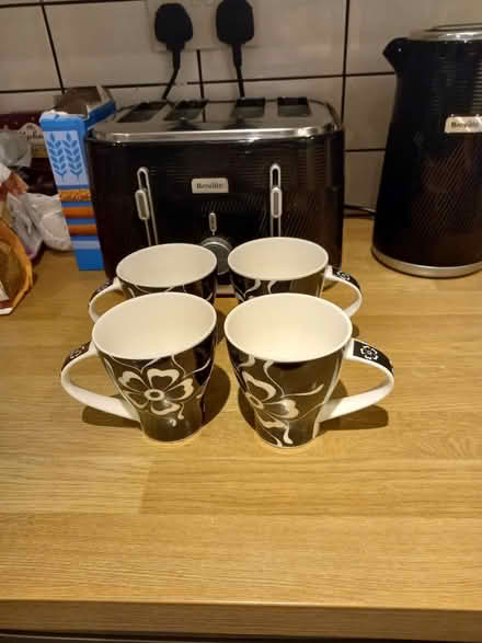 Photo of free 4 x mugs (Roundhill area brighton) #1