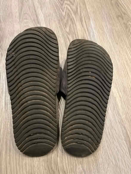 Photo of free Kids Nike sliders, size 2.5 (Norbiton KT1) #2