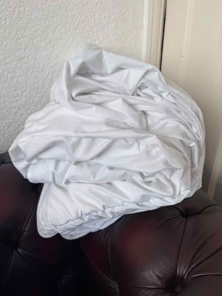 Photo of free Summer weight single duvet (Morden, SM4) #1