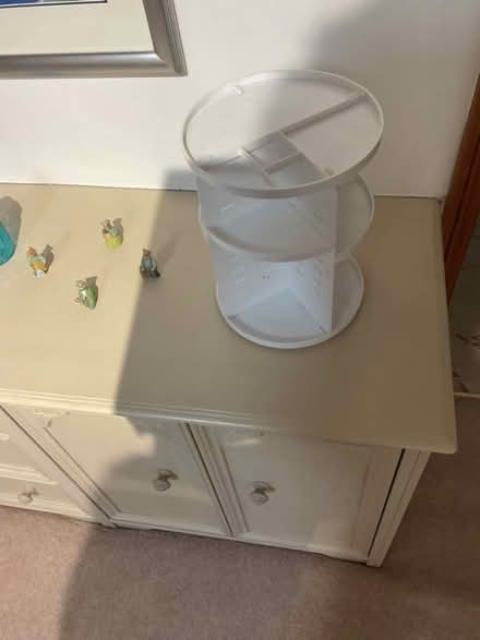 Photo of free Women’s make up carousel. White. (Lythbank SY3) #1