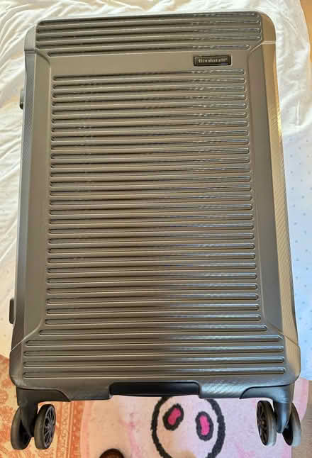 Photo of free Hard shell spinner medium suitcase (Woolhampton RG7) #1
