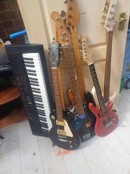 Photo of free Some vintage guitars and (Orpington BR5) #1