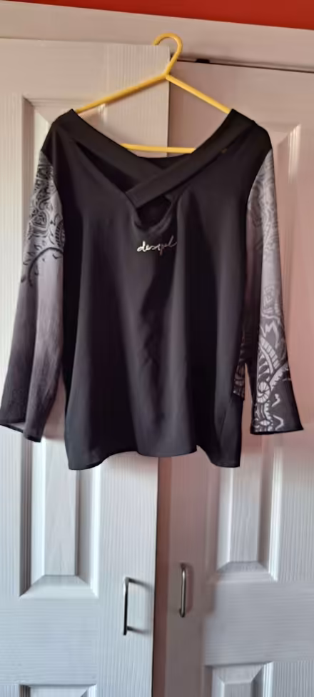 Photo of free Ladies top (AB16) #2