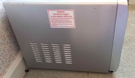 Photo of free Sharp 900W Microwave oven (Garforth LS25) #4