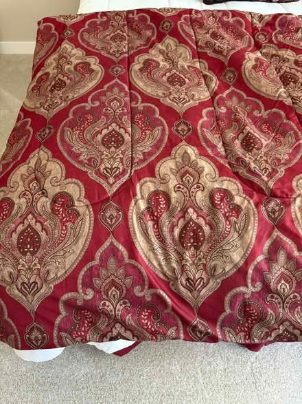 Photo of free Full Size Comforter Set-Like New (Sorich Park) #1