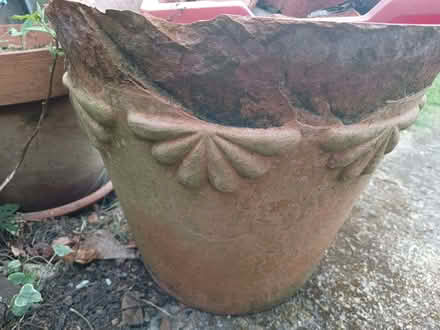 Photo of free Very heavy terracotta pot. Rim damaged (Risinghurst OX3) #2