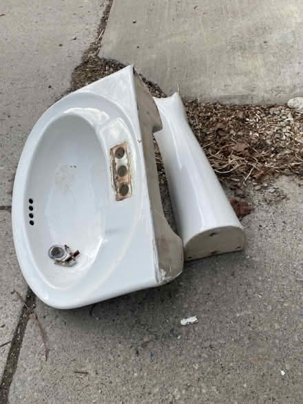 Photo of free Pedestal sink (Bathurst and College) #1