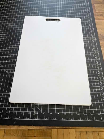 Photo of free Cutting board (10011) #1