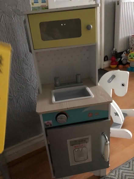 Photo of free Kids small wooden play kitchen (Ellesmere SY12) #3