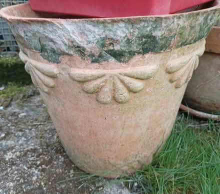 Photo of free Very heavy terracotta pot. Rim damaged (Risinghurst OX3) #1