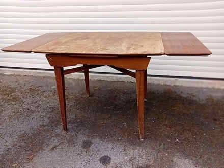 Photo of free Vintage dining table (Fetcham) #1