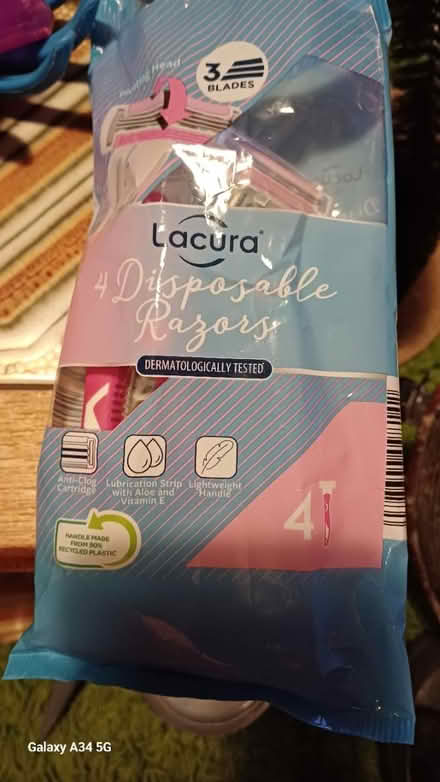 Photo of free Pkt with 3 unused razors lady,s (AL1) #1