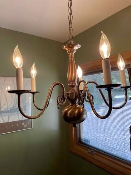 Photo of free chandelier (Mission Canyon) #1
