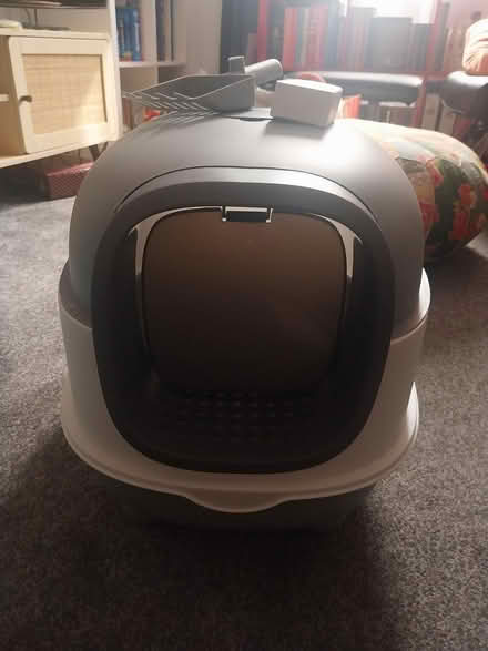 Photo of free Unused cat litter tray and cover (L7 Georgian Quarter) #2