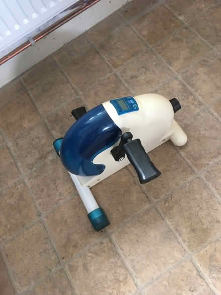 Photo of free A seated pedal machine (Llanbedrgoch LL76) #1