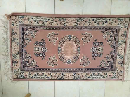 Photo of free Small salmon pink and navy rug (Stanford in the Vale SN7) #1