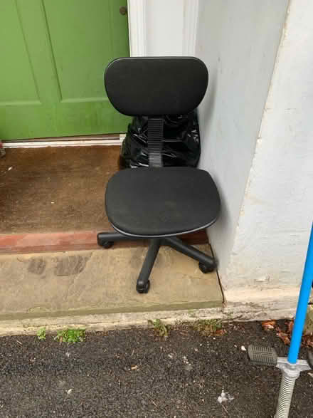 Photo of free Office chair, faulty hydraulics (Redhill) #1