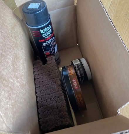 Photo of free shoe polishing (vintage?) (Downers Grove, south side) #2