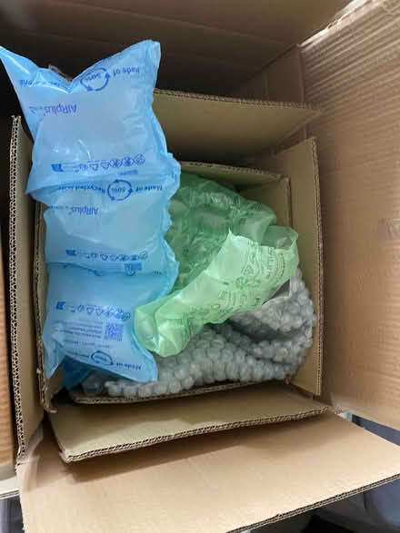 Photo of free boxes & packing materials (Cogges OX28) #3