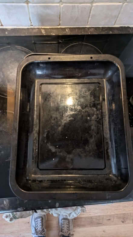 Photo of free 2 large non-stick roasting tins (Kessingland NR33) #2