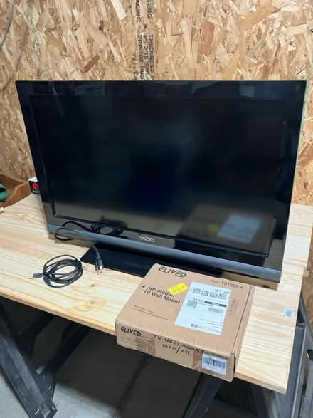 Photo of free Used 32” VIZIO TV (Berks County - Oley) #1