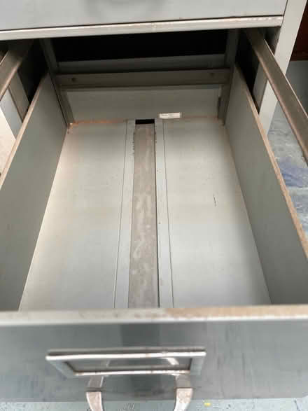 Photo of free 4 Draw Metal Stanley-Sheldon Filing Cabinet (Oulton Broad NR32) #2