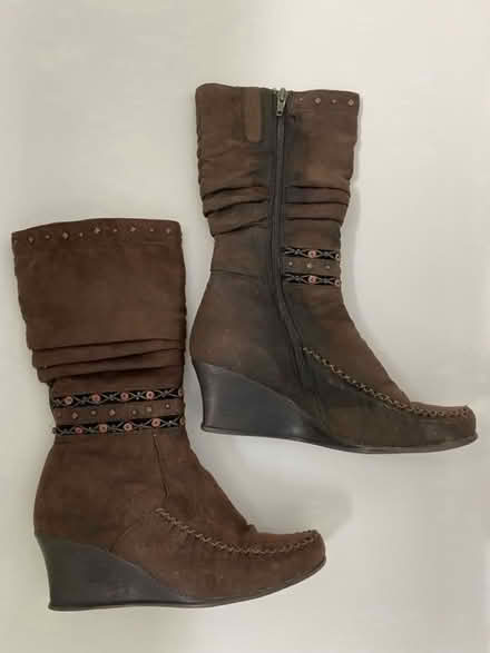 Photo of free Stunning boots (Eu37) (Bloor/ The West Mall) #3