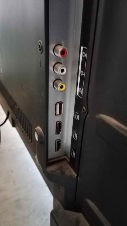 Photo of free Linden 39in flat screen (Bega) #4
