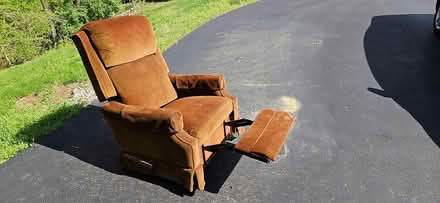 Photo of free Recliner (Herndon, 20171) #2