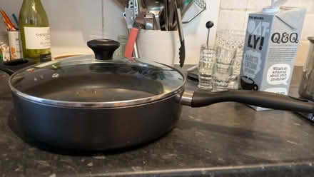 Photo of free Large non stick frying pan with lid (Kessingland NR33) #2