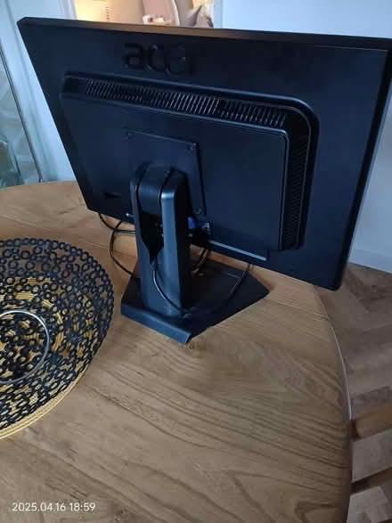 Photo of free Acer computer monitor (Stevenage - Bedwell area) #2