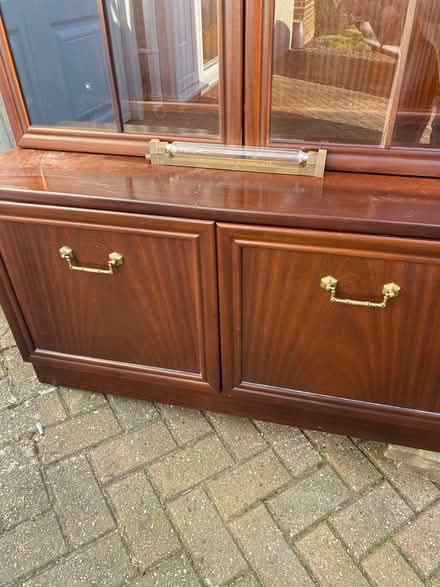 Photo of free Display cabinet (Sandrerstead.) #4