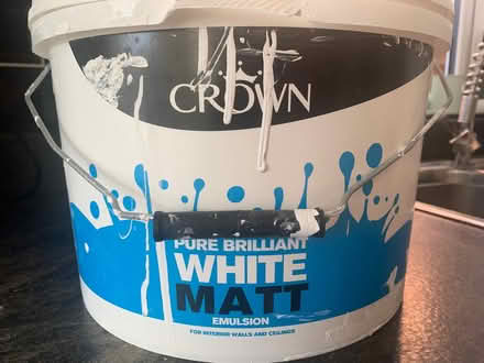 Photo of Crown PB white Matt walls and ceiling 100ml (Alcester Lanes End B14) #1