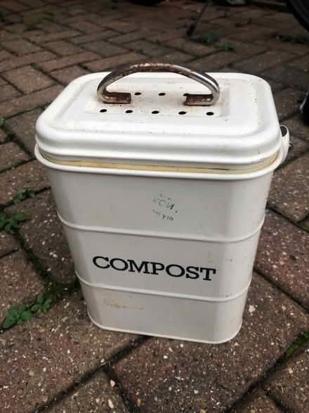 Photo of free Cream metal kitchen compost bin (Whitehill SG4) #2