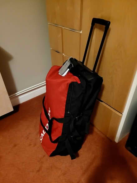 Photo of free Wheeled case (Le24fg) #1