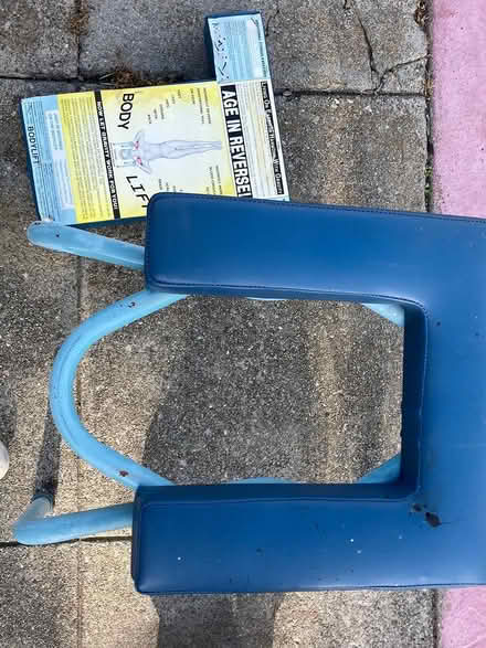 Photo of free yoaga stool for head/should stand (North Oakland) #1
