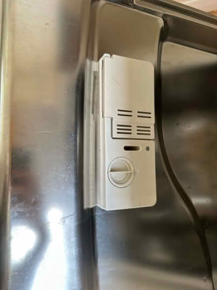 Photo of free Dishwasher - needs repairing (LU5) #4